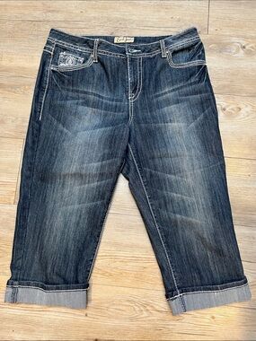Earl Jeans Dark Wash Denim Capris with Contrast Stitching